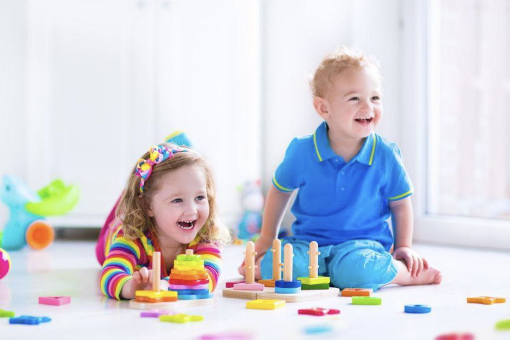 maison rangée avec des enfants